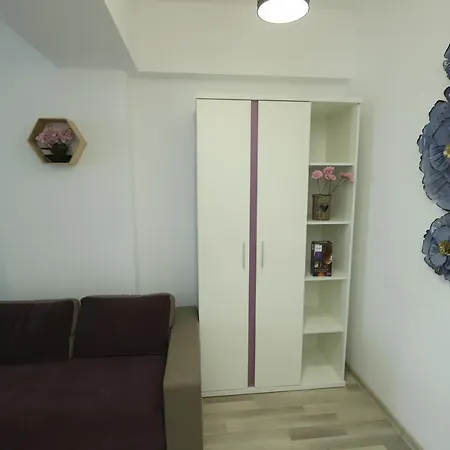 Violet Summerland Apartment *