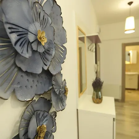 Violet Summerland Apartment Mamaia