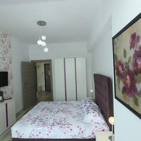 Violet Summerland Apartment *