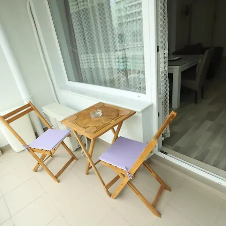 Violet Summerland Apartment