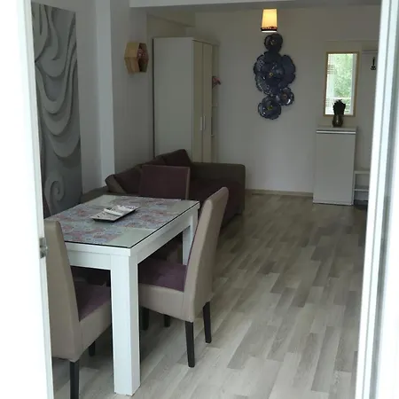 Apartment Violet Summerland