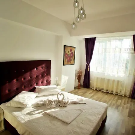 Violet Summerland Apartment Mamaia