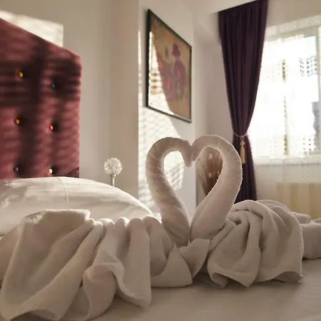 Violet Summerland Apartment Mamaia